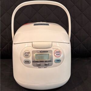 *SOLD* Zojirushi 3-cup Compact Rice Cooker